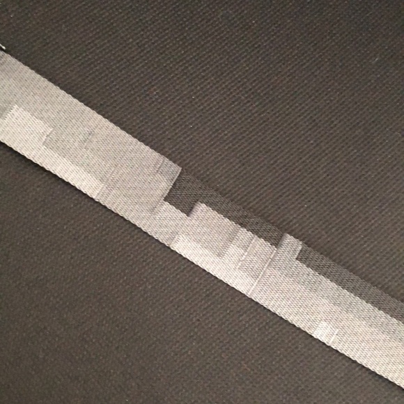 Volcom Adjustable Two-Sided Black Gray Belt - Picture 5 of 5